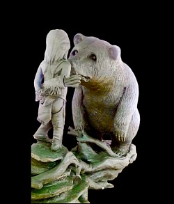 Maderiana escultura oso