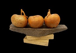 Maderiana manzanas talladas en cedro