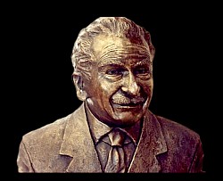 Chava Flores, busto en bronce