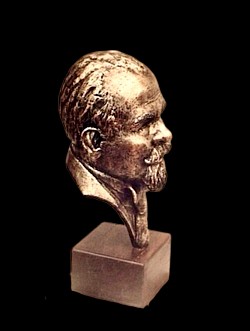 Justo Sierra, retrato en bronce