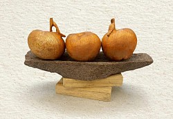 Maderiana manzanas talladas en cedro