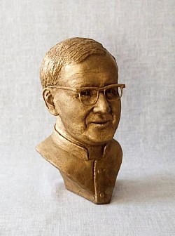 Busto a José María Escrivá de Balaguer