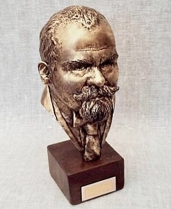 Justo Sierra, busto en bronce