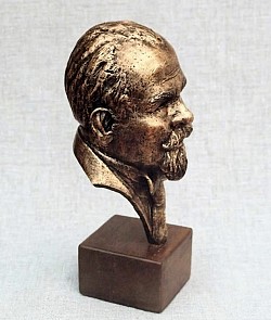 Justo Sierra, retrato en bronce