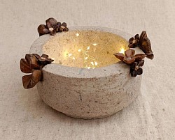 CUENCO en cantera con flores de madera
