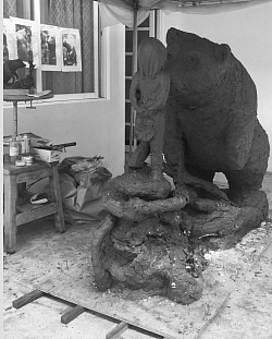 Maderiana escultura oso