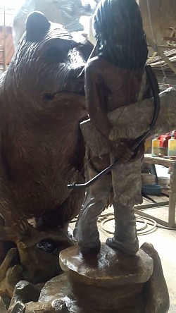 Maderiana escultura oso