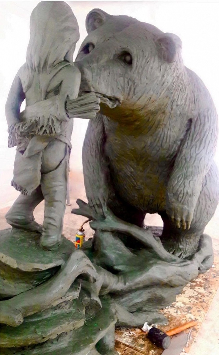 Maderiana escultura oso