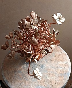 Talla de flores en maderas finas
